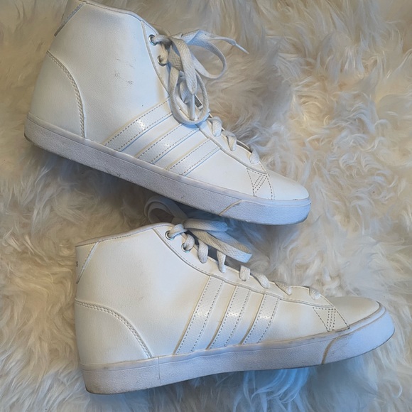 Minor wear. High top Adidas SZ 9. A wardrobe staple! - Picture 3 of 8